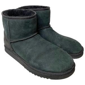 UGG Black Classic Short Women's Boot  size 10